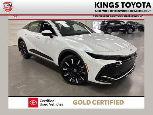 Black/Oxygen White 2024 Toyota Crown Platinum