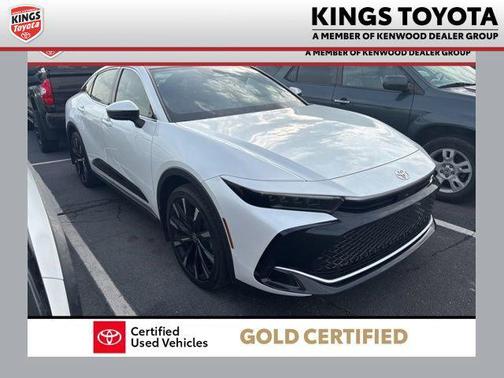 Black/Oxygen White 2024 Toyota Crown Platinum