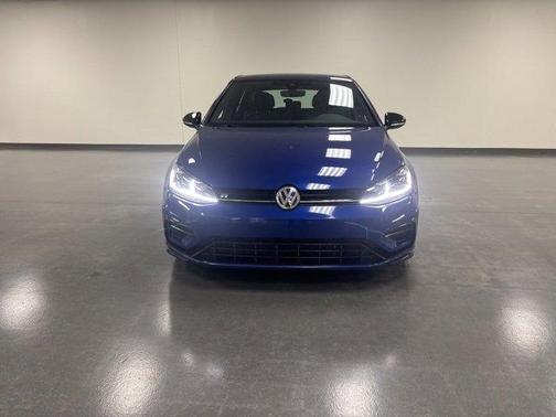 2019 Volkswagen Golf R 2.0T w/DCC & Navigation