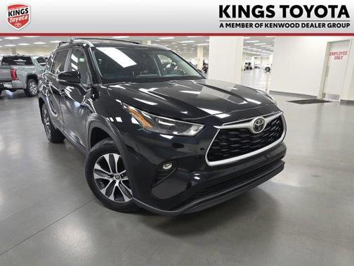 Midnight Black Metallic 2023 Toyota Highlander XLE