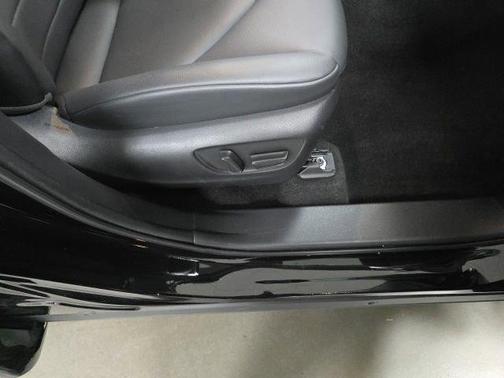Midnight Black Metallic 2023 Toyota Highlander XLE