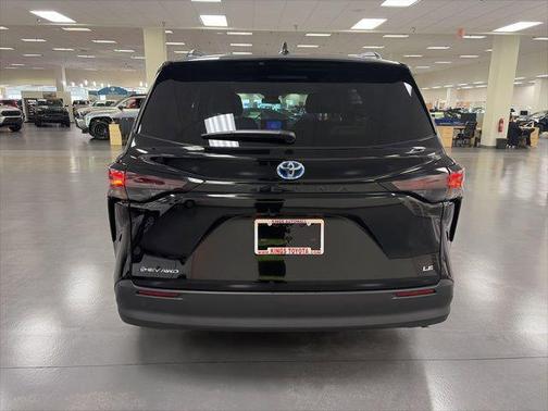 2025 Toyota Sienna LE