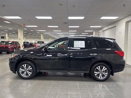 2019 Nissan Pathfinder SV