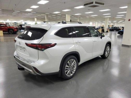 2025 Toyota Highlander Platinum