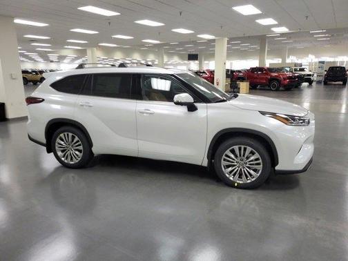 2025 Toyota Highlander Platinum