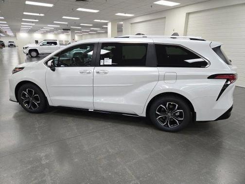 Pearl 2026 Toyota Sienna Platinum