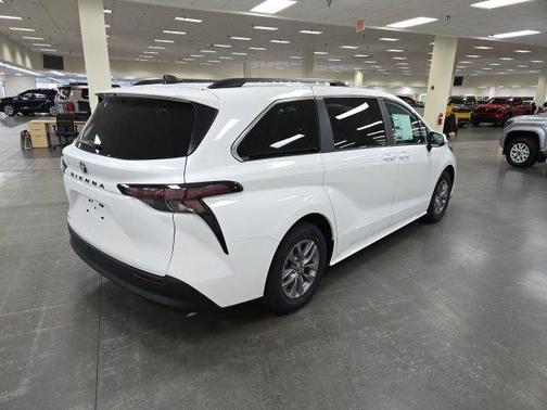 2026 Toyota Sienna LE