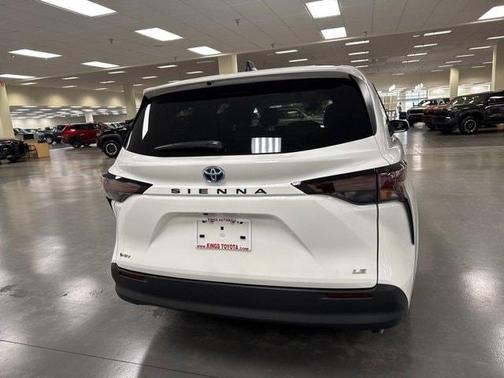 2025 Toyota Sienna LE