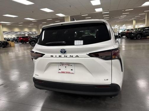 2025 Toyota Sienna LE