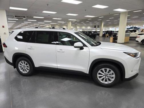 Pearl 2026 Toyota Grand Highlander XLE