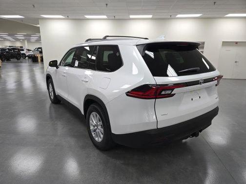 Pearl 2026 Toyota Grand Highlander XLE