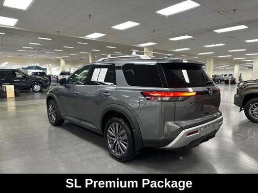 Gun Metallic 2024 Nissan Pathfinder SL 4WD