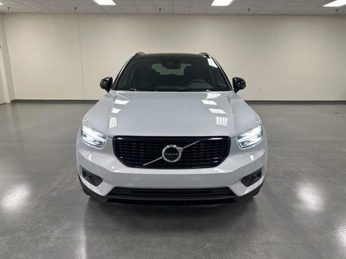 2022 Volvo XC40 T5 R-Design