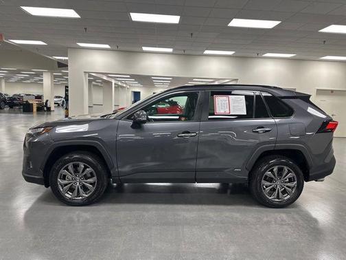 2022 Toyota RAV4 Hybrid SE