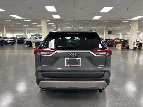 2022 Toyota RAV4 Hybrid SE