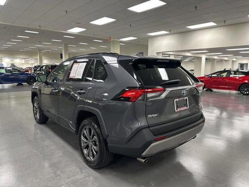 2022 Toyota RAV4 Hybrid SE