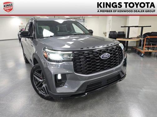 Gray Metallic 2025 Ford Explorer ST-Line