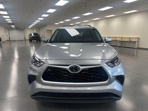 Celestial Silver Metallic 2023 Toyota Highlander XLE