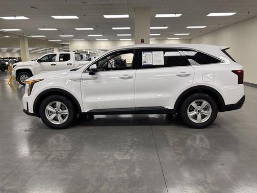 2025 Kia Sorento LX