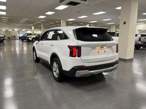 2025 Kia Sorento LX