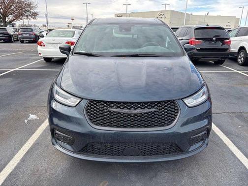 2022 Chrysler Pacifica Hybrid Touring L