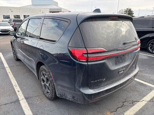 2022 Chrysler Pacifica Hybrid Touring L