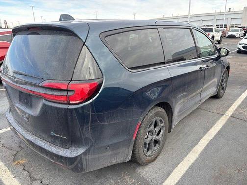 2022 Chrysler Pacifica Hybrid Touring L