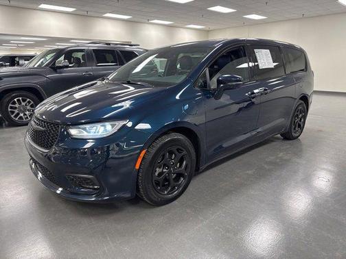 2022 Chrysler Pacifica Hybrid Touring L