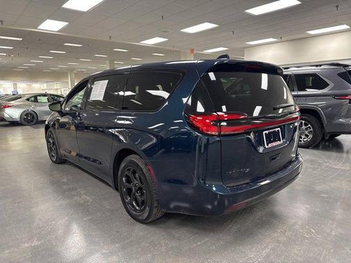 2022 Chrysler Pacifica Hybrid Touring L