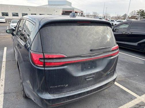 2022 Chrysler Pacifica Hybrid Touring L