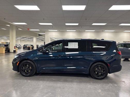 2022 Chrysler Pacifica Hybrid Touring L