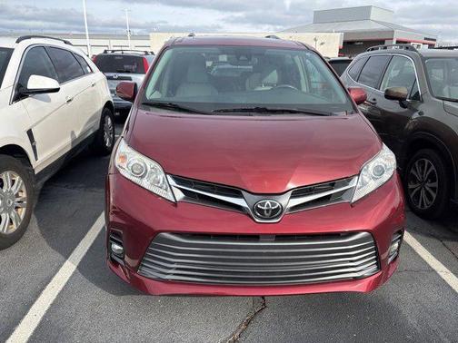 2018 Toyota Sienna XLE Premium