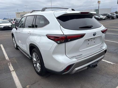 2024 Toyota Highlander Hybrid Platinum