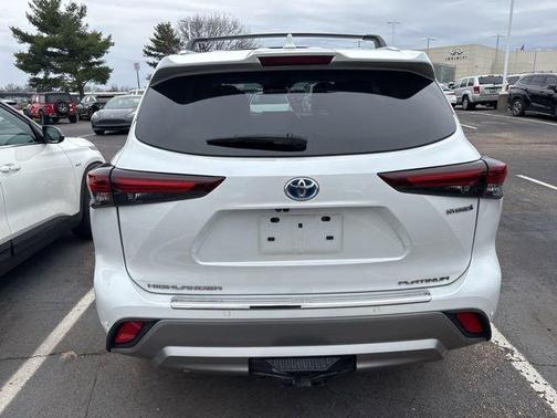 2024 Toyota Highlander Hybrid Platinum