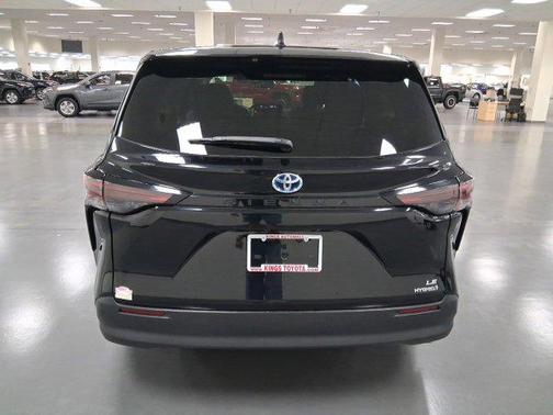 2023 Toyota Sienna LE