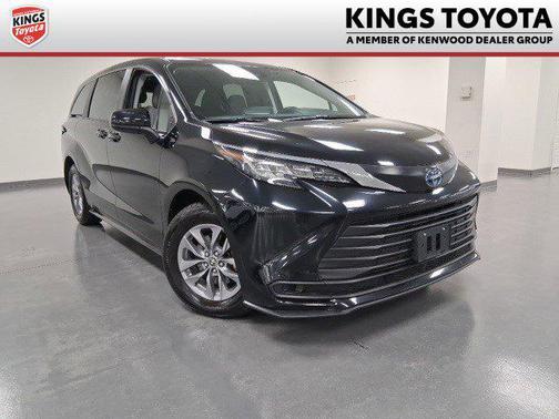 2023 Toyota Sienna LE
