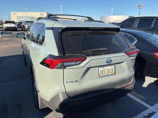 2022 Toyota RAV4 Hybrid XLE