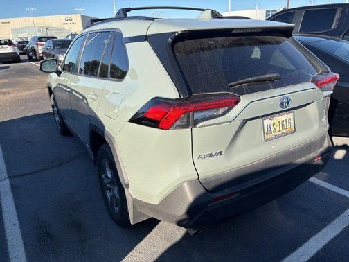 2022 Toyota RAV4 Hybrid XLE