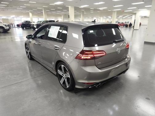 2016 Volkswagen Golf R 4-Door