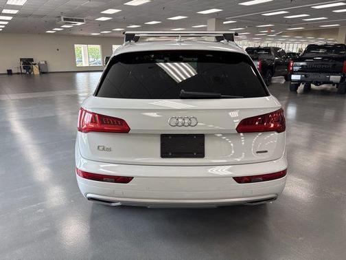 Glacier White Metallic 2019 Audi Q5 2.0T Premium Plus