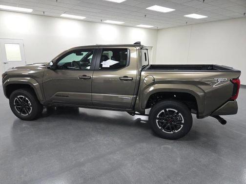Bronze 2026 Toyota Tacoma TRD Sport