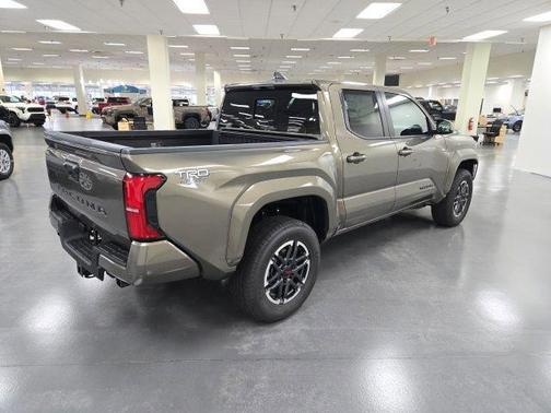 Bronze 2026 Toyota Tacoma TRD Sport