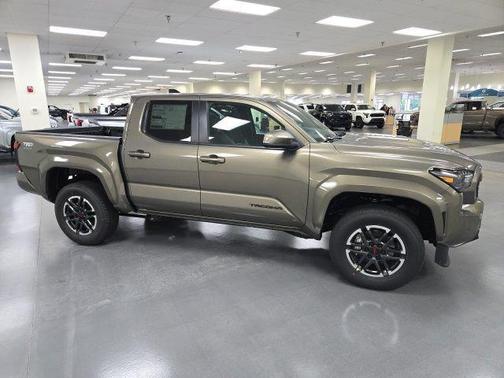 Bronze 2026 Toyota Tacoma TRD Sport