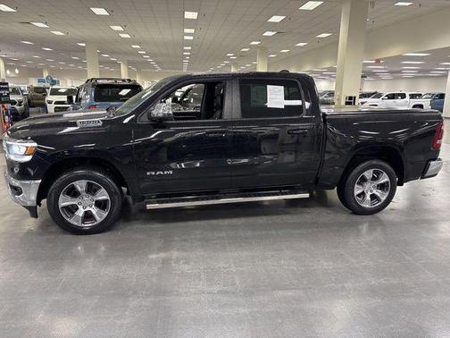 Diamond Black Crystal Pearlcoat 2023 RAM 1500 Laramie