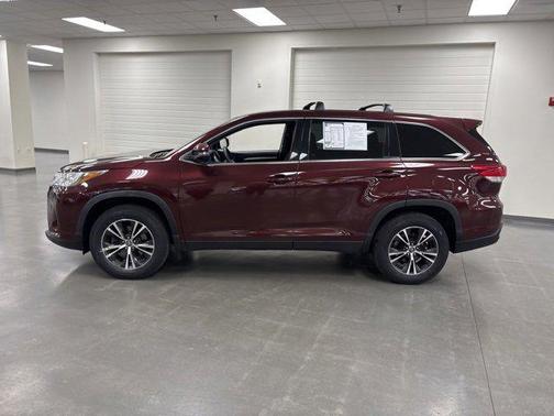 2019 Toyota Highlander LE I4