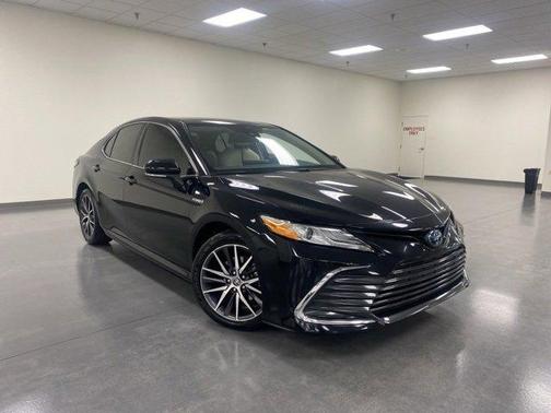 2021 Toyota Camry Hybrid XLE