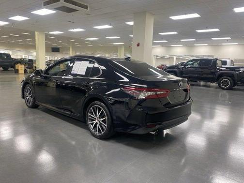 2021 Toyota Camry Hybrid XLE