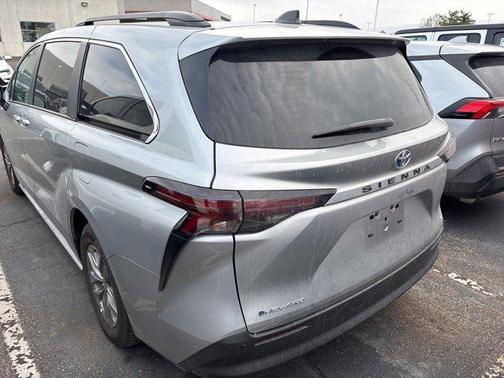 2025 Toyota Sienna XLE