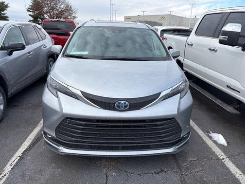 2025 Toyota Sienna XLE