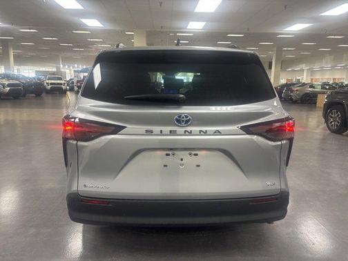 2025 Toyota Sienna XLE